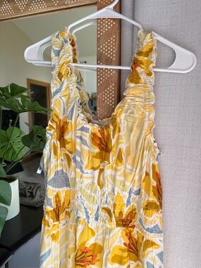 Sleeveless Yellow Floral summer dress Women’s size medium